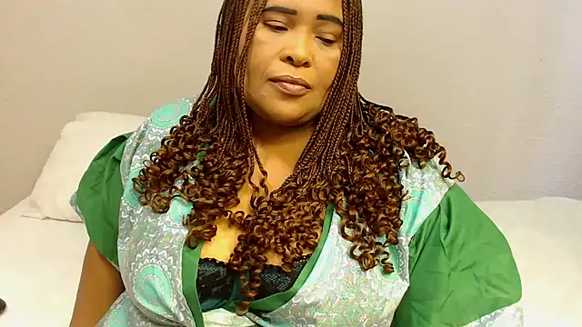 Snapshot of zandile chatting on 10/03/25, 12:17 zandile online show from 10/03/25, 12:17