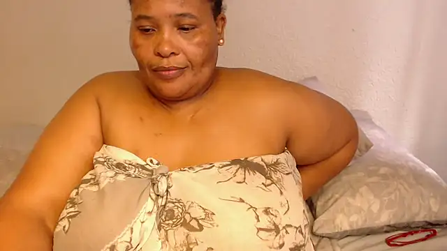 Snapshot of zandile chatting on 03/19/25, 02:35 zandile online show from 03/19/25, 02:35