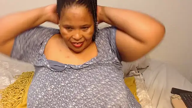 Snapshot of zandile chatting on 03/21/25, 06:18 zandile online show from 03/21/25, 06:18