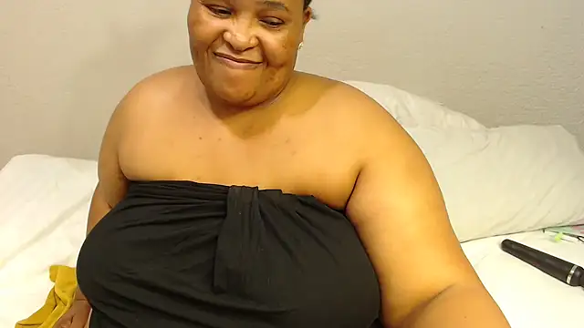 Snapshot of zandile chatting on 10/08/25, 07:14 zandile online show from 10/08/25, 07:14