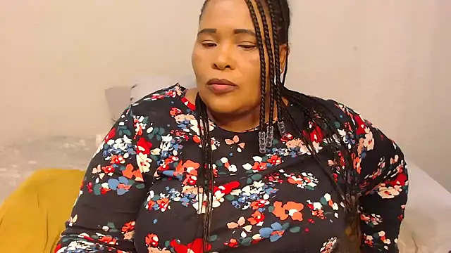 Snapshot of zandile chatting on 03/12/25, 03:40 zandile online show from 03/12/25, 03:40