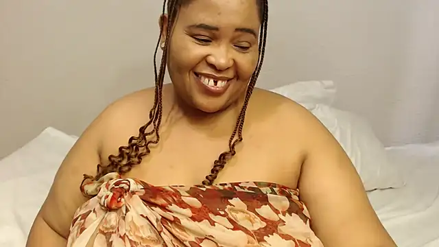 Snapshot of zandile chatting on 09/11/25, 12:38 zandile online show from 09/11/25, 12:38