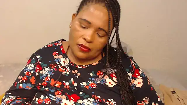 Snapshot of zandile chatting on 03/12/25, 06:43 zandile online show from 03/12/25, 06:43