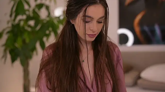 DoviaClaire online show from 10/27/25, 07:42