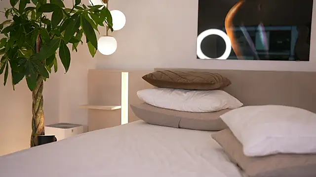 DoviaClaire online show from 12/05/25, 08:02