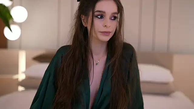 DoviaClaire online show from 12/21/25, 07:54