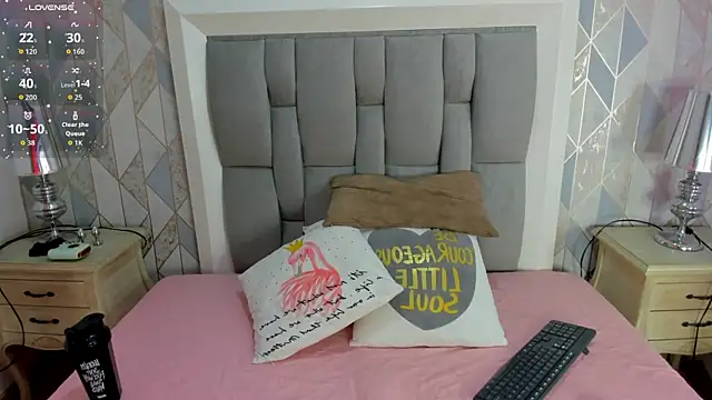 Snapshot of Princsgirl_ chatting on 10/14/25, 07:36 Princsgirl online show from 10/14/25, 07:36