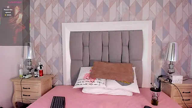 Snapshot of Princsgirl_ chatting on 10/18/25, 07:38 Princsgirl online show from 10/18/25, 07:38
