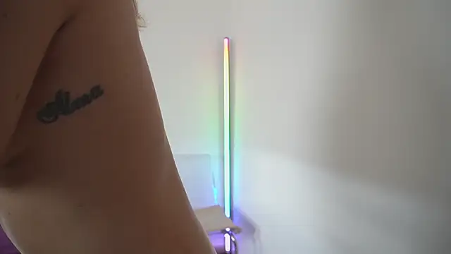 Snapshot of new_dee chatting on 11/01/25, 04:08 new dee online show from 11/01/25, 04:08