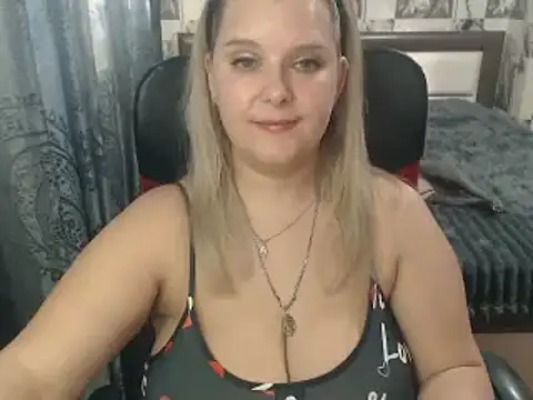 Snapshot of Boolochka chatting on 03/06/25, 12:52 Boolochka online show from 03/06/25, 12:52