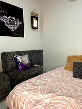 Shantal Lovee online show from 11/18/25, 12:37