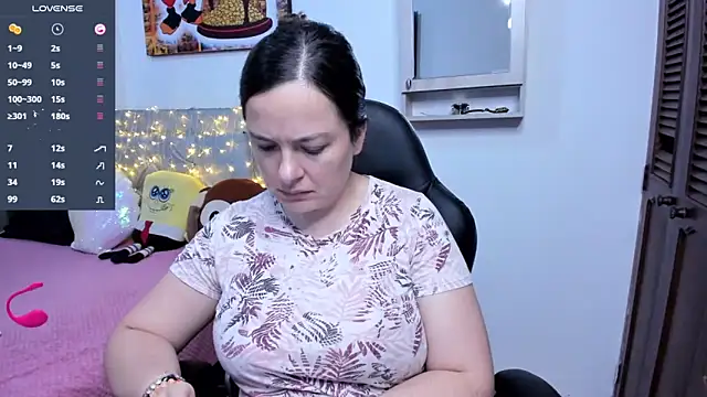 angelaagomez online show from 11/18/25, 06:55