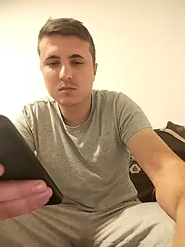 Snapshot of MrNoBoDy000 chatting on 11/18/25, 06:33 MrNoBoDy000 online show from 11/18/25, 06:33