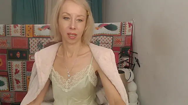 LuxuryNika online show from 11/05/25, 02:09