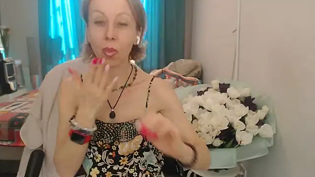 LuxuryNika online show from 03/11/26, 09:36