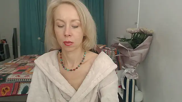 LuxuryNika online show from 10/19/25, 06:43