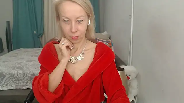 LuxuryNika online show from 11/18/25, 07:17