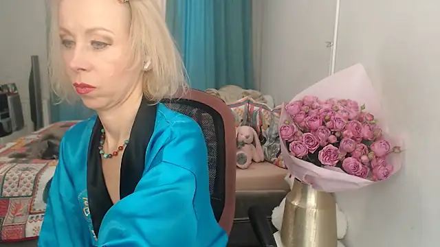 LuxuryNika online show from 10/24/25, 10:03