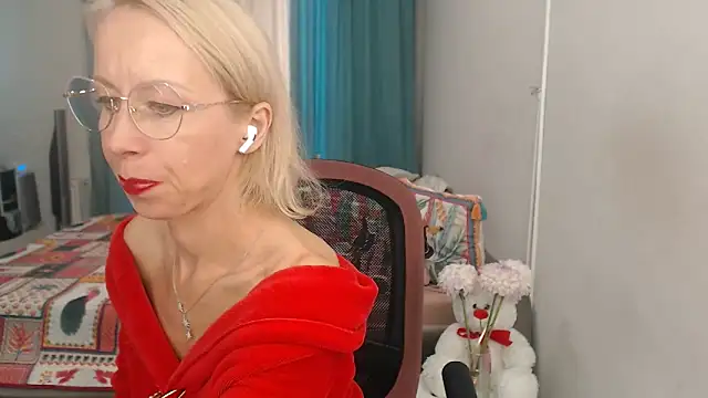 LuxuryNika online show from 09/19/25, 02:10