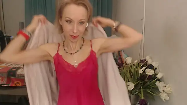 LuxuryNika online show from 03/12/26, 04:44