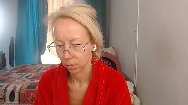 LuxuryNika online show from 09/15/25, 07:53