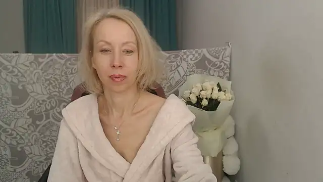 LuxuryNika online show from 11/27/25, 03:34