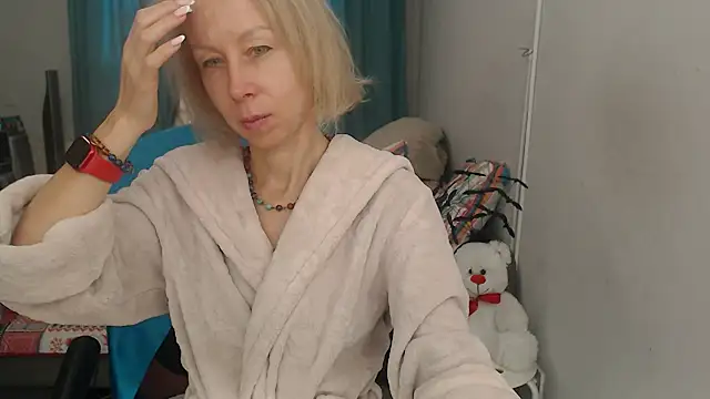 LuxuryNika online show from 10/23/25, 09:41