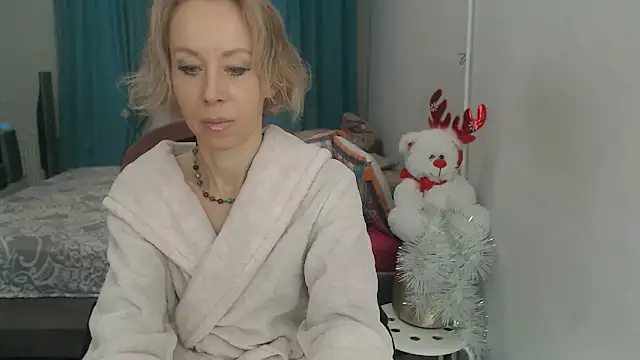 LuxuryNika online show from 12/23/25, 08:02