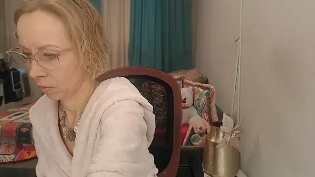 LuxuryNika online show from 04/08/26, 02:40