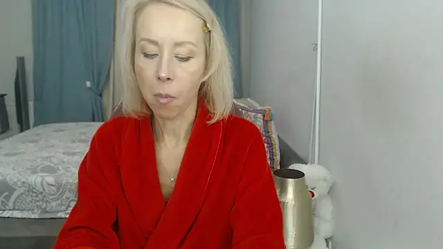 LuxuryNika online show from 11/17/25, 02:10