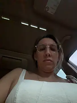 Gatitacarlita online show from 04/15/26, 10:21