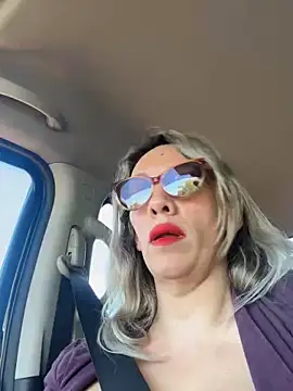 Gatitacarlita online show from 11/18/25, 12:41