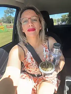 Gatitacarlita online show from 11/21/25, 12:26