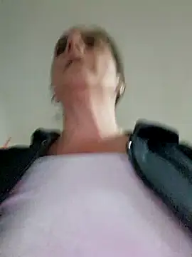 IsabelleCraft online show from 03/07/25, 06:22