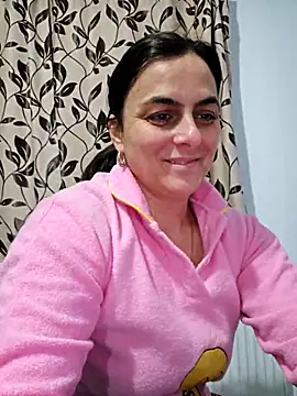 Snapshot of IsabelleCraft chatting on 02/07/26, 11:35 IsabelleCraft online show from 02/07/26, 11:35