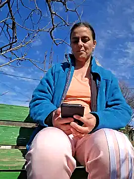 IsabelleCraft online show from 03/07/25, 10:35