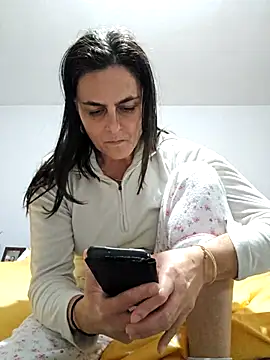 IsabelleCraft online show from 11/17/25, 08:57