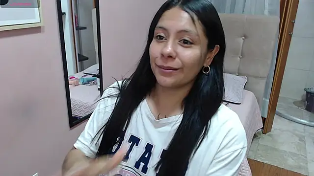 Snapshot of valevicious chatting on 02/17/25, 10:49 valevicious online show from 02/17/25, 10:49