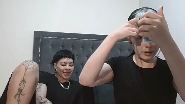 dulce maria x online show from 04/09/26, 07:47