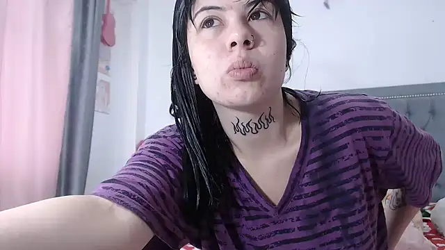 dulce maria x online show from 10/25/25, 11:42