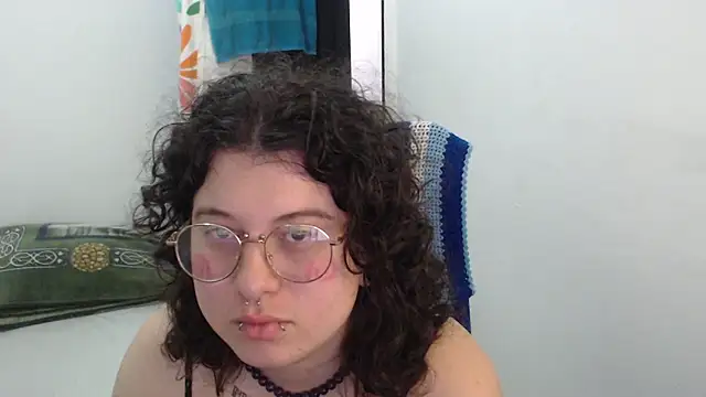 Snapshot of Smoke_trip_Alicia chatting on 02/01/26, 04:38 Smoke trip Alicia online show from 02/01/26, 04:38