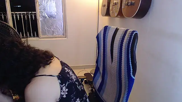 Snapshot of Smoke_trip_Alicia chatting on 12/22/25, 09:42 Smoke trip Alicia online show from 12/22/25, 09:42