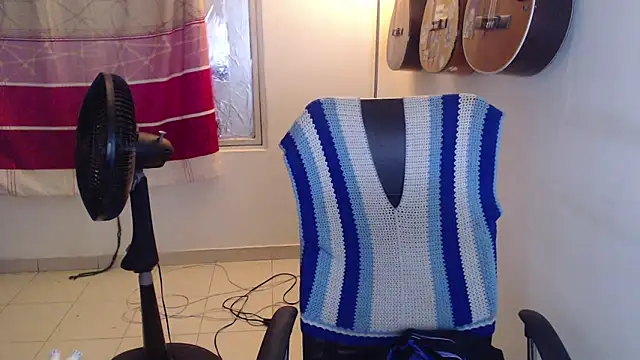 Snapshot of Smoke_trip_Alicia chatting on 12/21/25, 10:06 Smoke trip Alicia online show from 12/21/25, 10:06