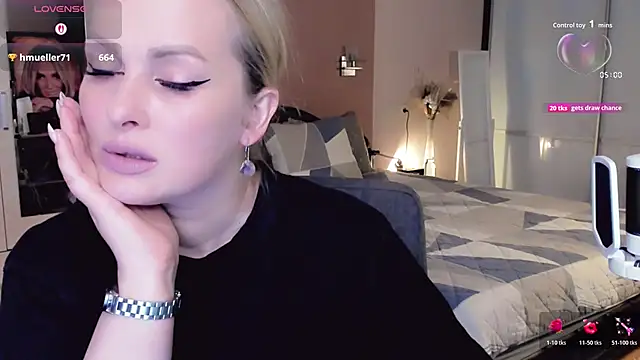 Libby Nora online show from 10/28/25, 10:47