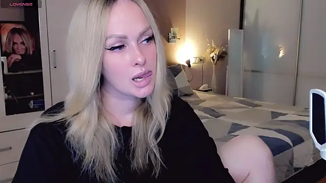 Snapshot of Libby_Nora chatting on 10/22/25, 10:58 Libby Nora online show from 10/22/25, 10:58