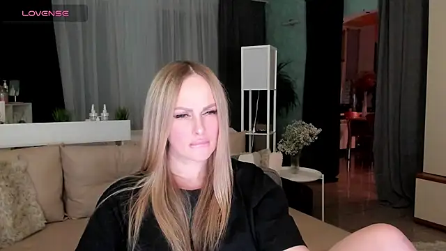 Snapshot of Libby_Nora chatting on 02/15/25, 03:39 Libby Nora online show from 02/15/25, 03:39