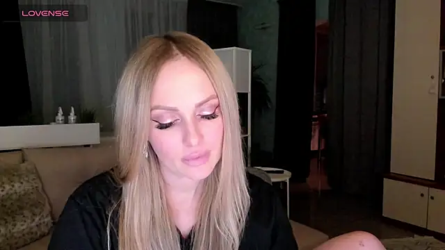 Snapshot of Libby_Nora chatting on 03/06/25, 04:28 Libby Nora online show from 03/06/25, 04:28