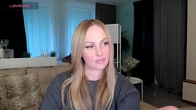 Snapshot of Libby_Nora chatting on 02/18/25, 02:59 Libby Nora online show from 02/18/25, 02:59