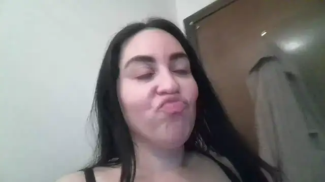 Snapshot of WetFlower69 chatting on 07/14/26, 01:05 WetFlower69 online show from 07/14/26, 01:05