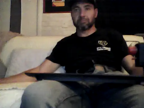 Snapshot of hottie212@xh chatting on 10/17/25, 10:07 hottie212xh online show from 10/17/25, 10:07